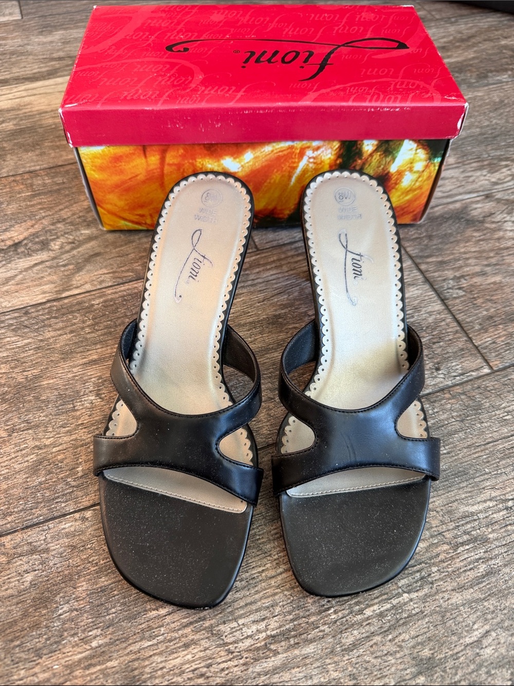 FIONI Clothing Black Leather Slide Mules with Cream Insole